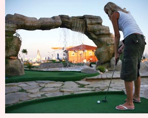 woman playing miniature golf