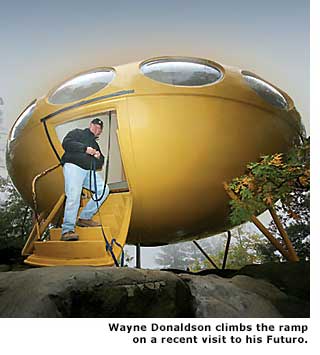 Wayne Donaldson and futuro