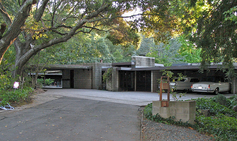 main image alt text
