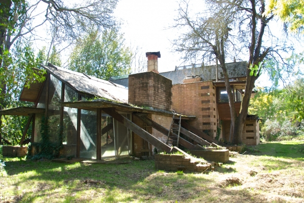 main image alt text